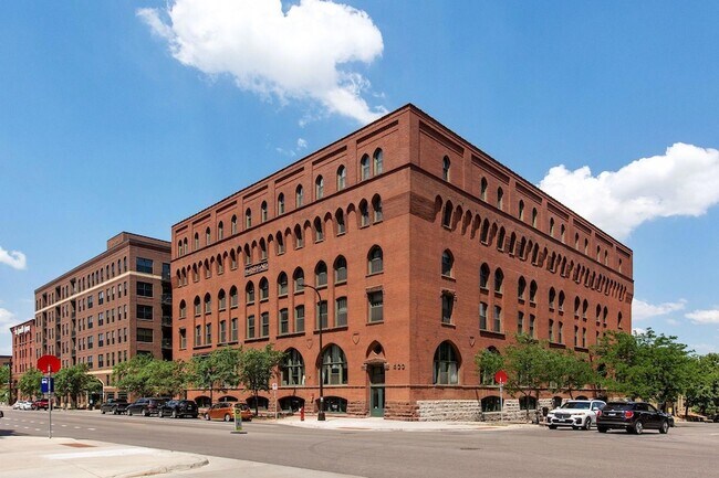 Building Photo - 400 N 1st St