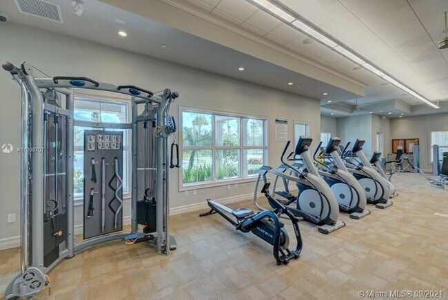 Building Photo - 1585 Evergreen Terrace