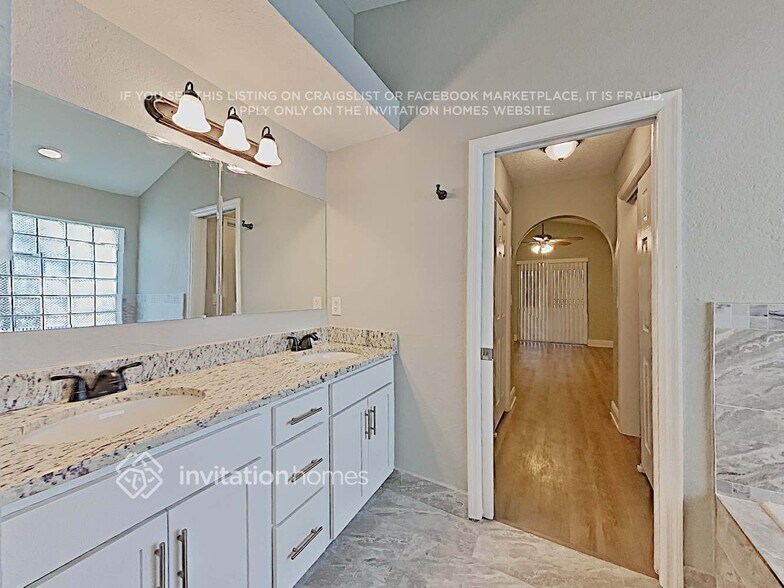 Building Photo - 2303 Sweetwater Blvd