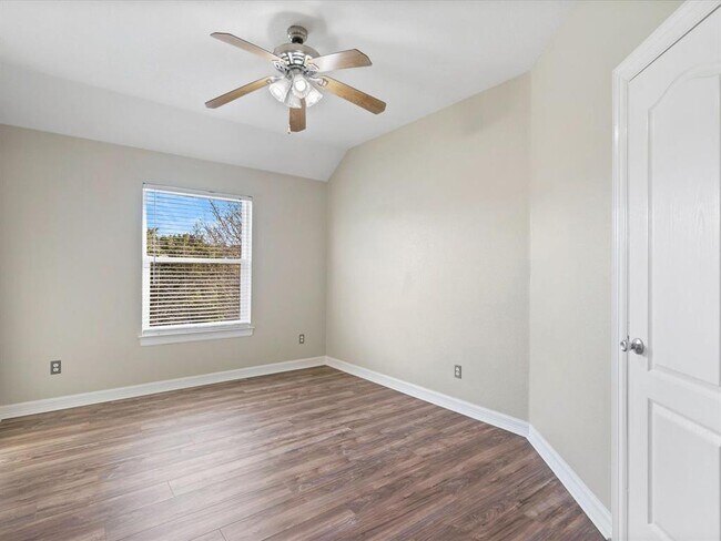 Building Photo - 1005 Overlook Bend