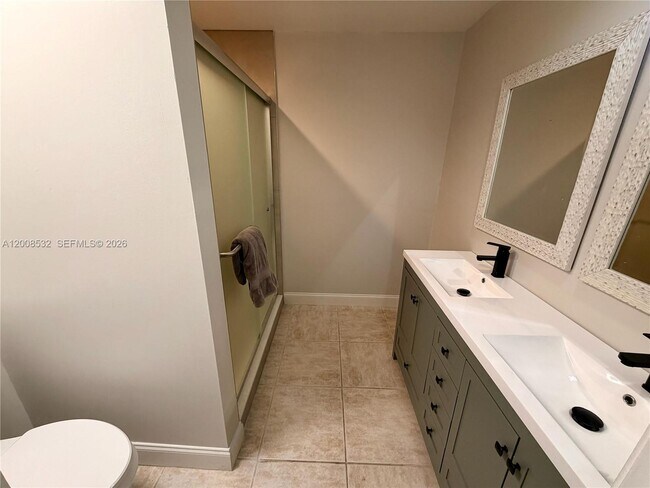 Building Photo - 3064 S Oakland Forest Dr