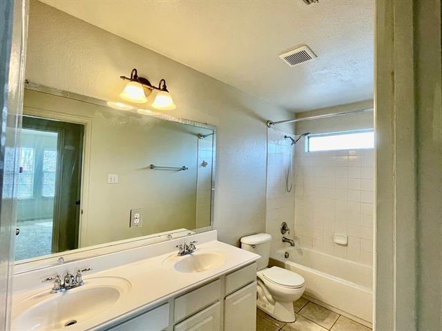 Building Photo - 6304 Blackstone Dr