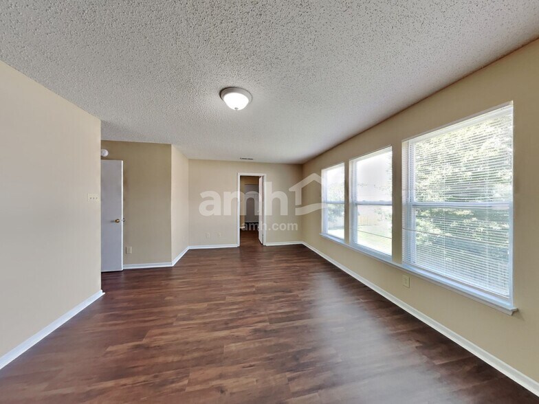 Building Photo - 10338 Kensington Way