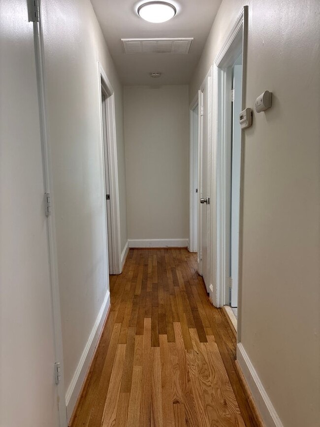 Building Photo - Nice 2 BR House off McKnight Mill Road
