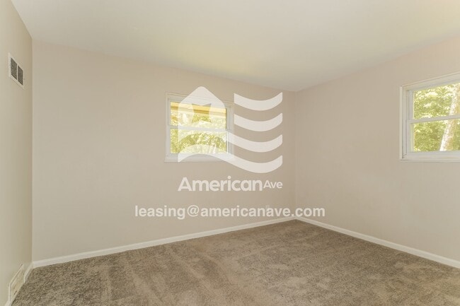 Building Photo - 221 Mc Alpine Dr