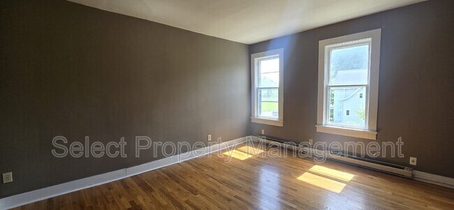 Building Photo - 912 Loree St