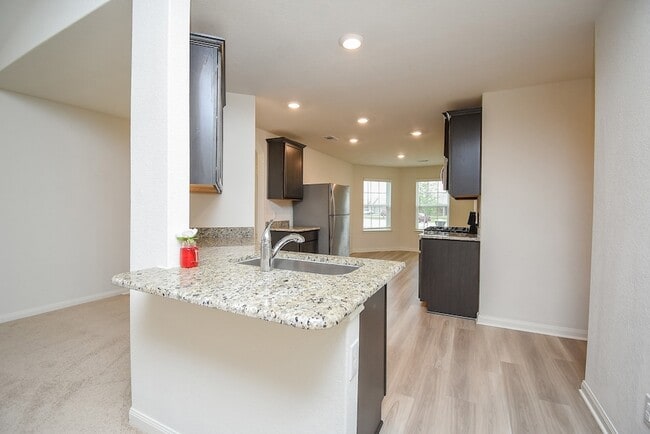 Building Photo - 405 Texas Olive Dr