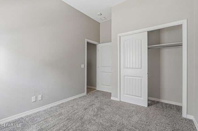 Building Photo - 908 Ada Ln