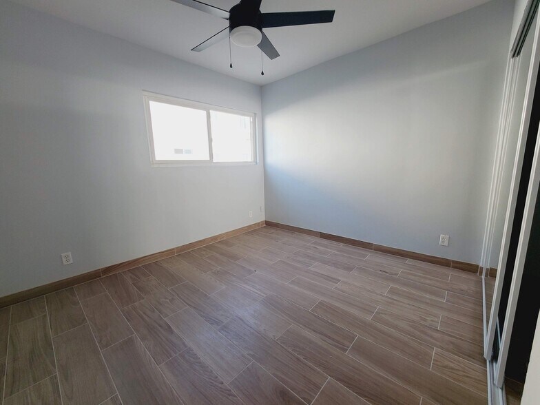 Building Photo - 14547 Saticoy St
