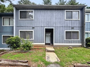 Building Photo - 925 Pine Oak Trail
