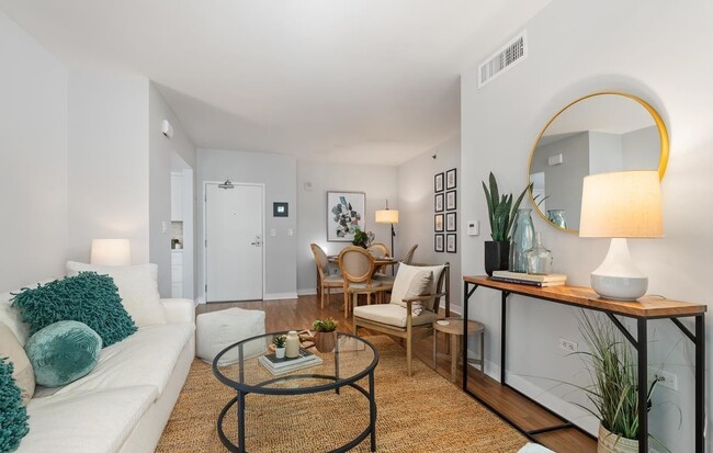 Building Photo - 425 W Beech St