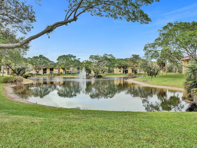 Building Photo - 930 SW 9th St Cir