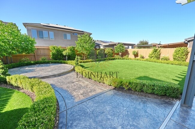 Building Photo - 645 Blue Oak Lane W
