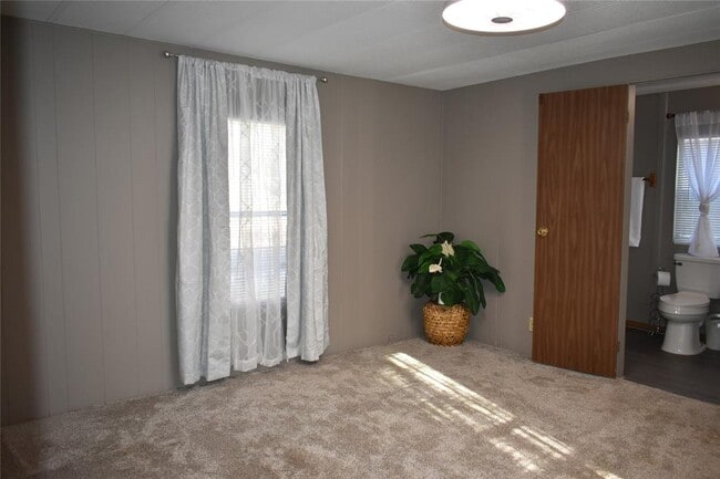 Building Photo - 399 Pope Bend N