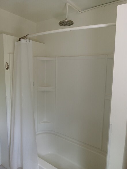 Apt 3 - upstairs shower - 523 E State St