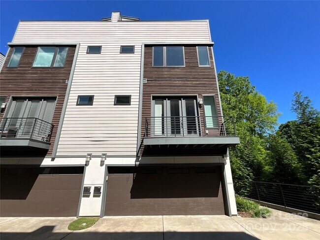 Primary Photo - 1012 Westbrook Dr