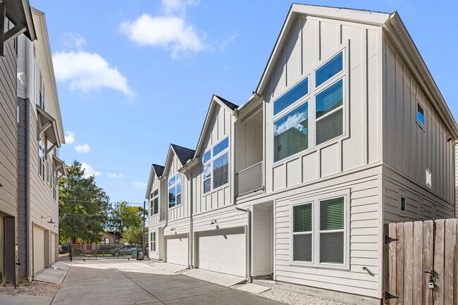 Building Photo - 1312 Heslep St