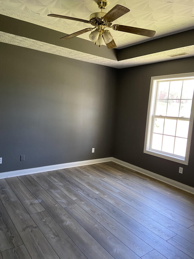 Building Photo - 127 Copperfield Way