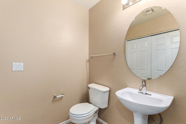 Building Photo - 7230 E Knoll St