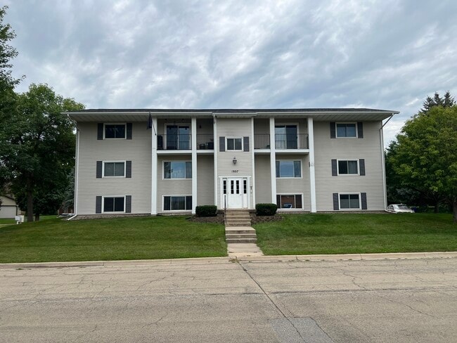 Building Photo - 1807 Greenfield Ln SW