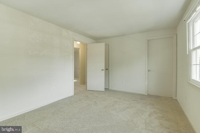 Building Photo - 3025 Ellenwood Dr