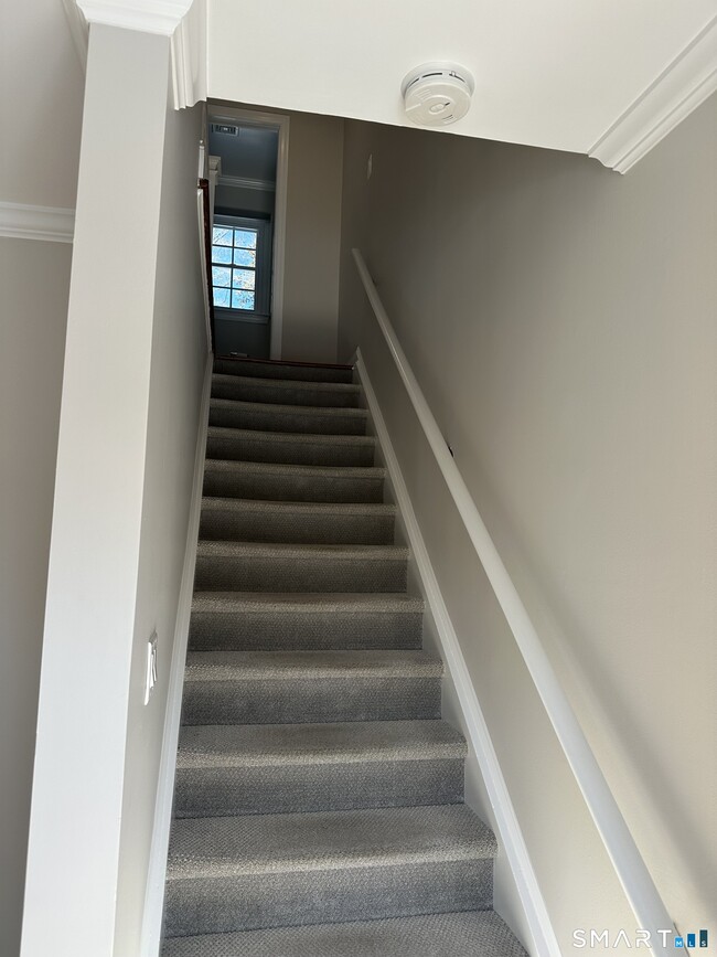 Building Photo - 44 Hillside Ave