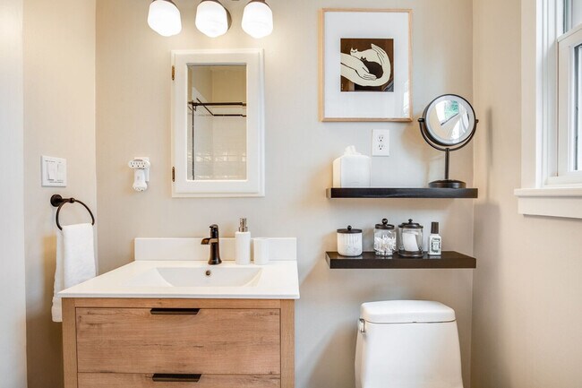 Building Photo - 1706 Warren Ave N