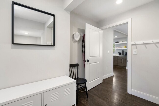 Building Photo - 265 Jackson St