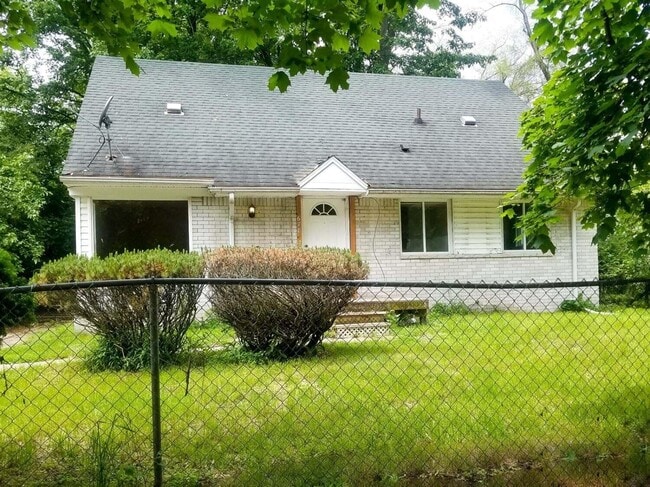 Building Photo - 678 Cayuga St