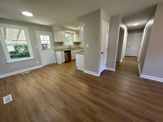 Building Photo - 701 Shelton Cir