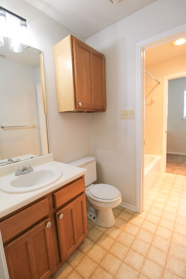 Building Photo - 933 Schertz Pkwy