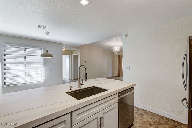 Building Photo - 2633 Durango Dr