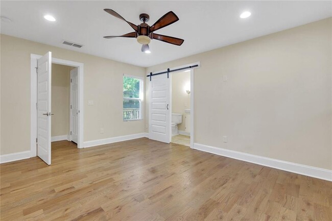 Building Photo - 998 Mayson Turner Rd NW