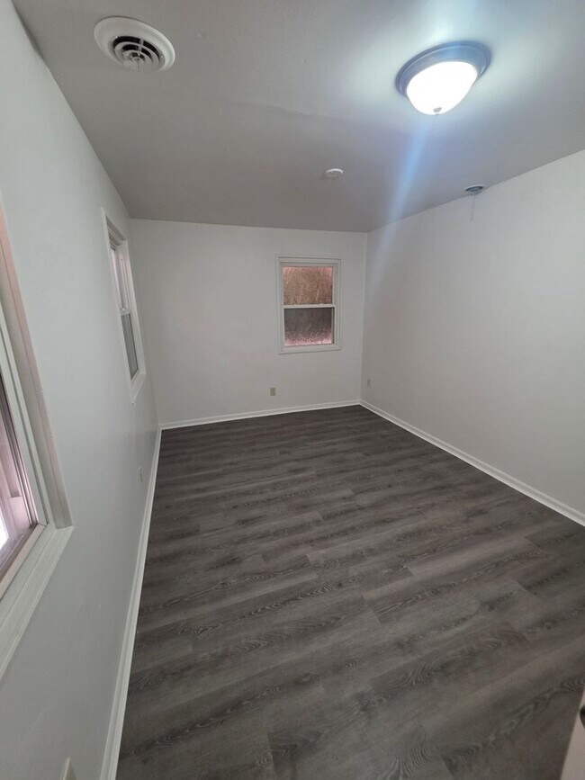 Building Photo - LIMITED TIME**1/2 OFF DEPOSIT**