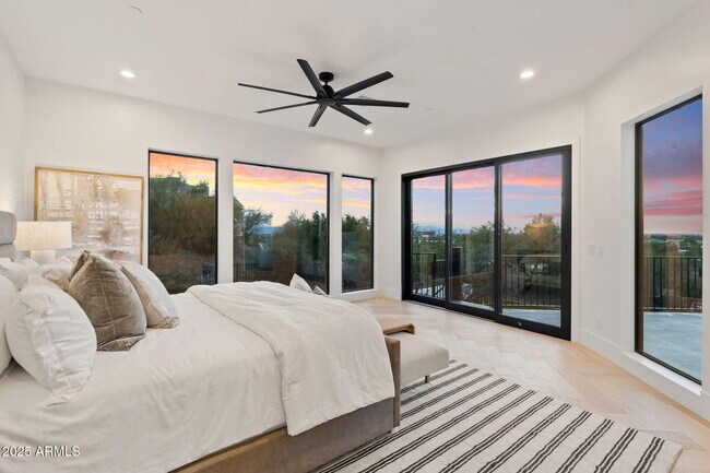 Building Photo - 3135 E Palo Verde Dr