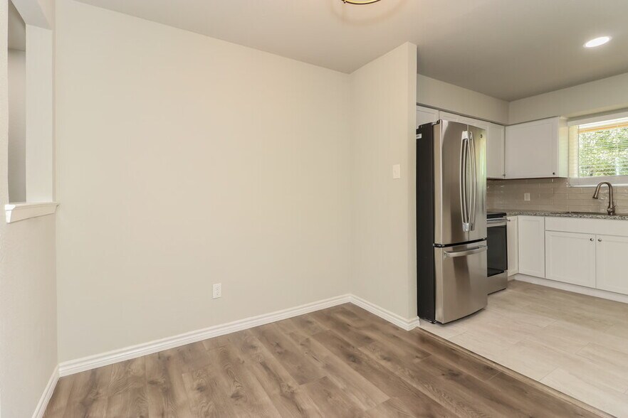 Building Photo - 3300 Chalmette Ct