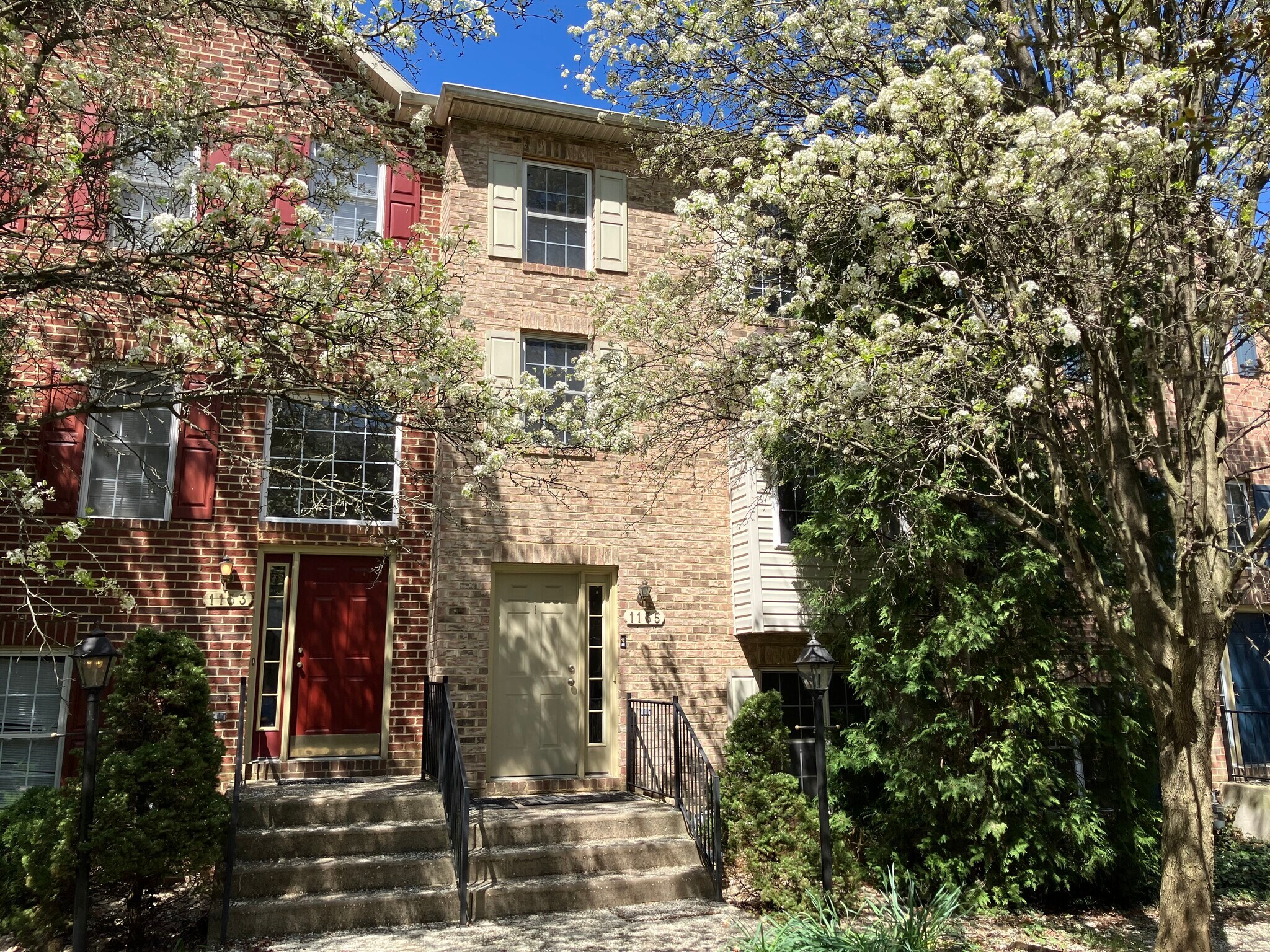 Spectacular retreat-like setting with all HOA fees included - 1135 Lindsay Ln