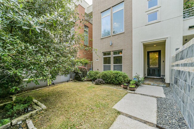 Building Photo - 5425 Hidalgo St