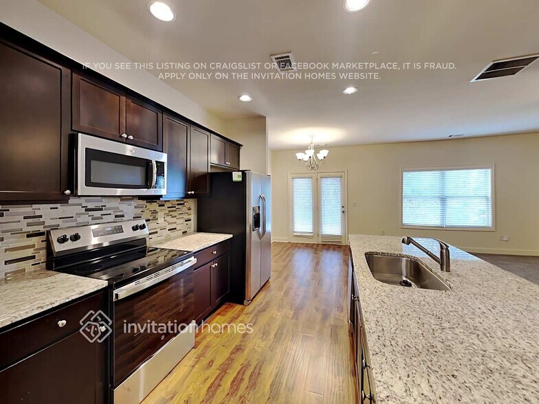 Building Photo - 227 Green Bridge Ct SE