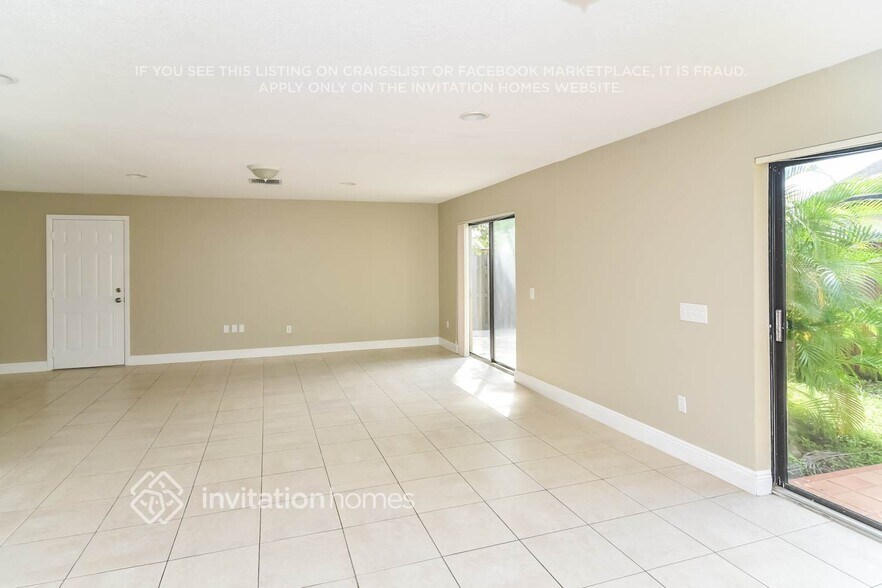 Building Photo - 5436 SW 148th Pl