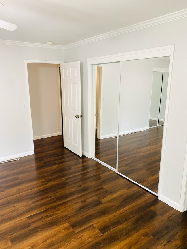 Building Photo - 920 Linwood St