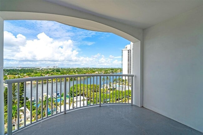 Building Photo - 5401 Collins Ave