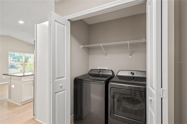 Building Photo - 519 SW 19th Ave