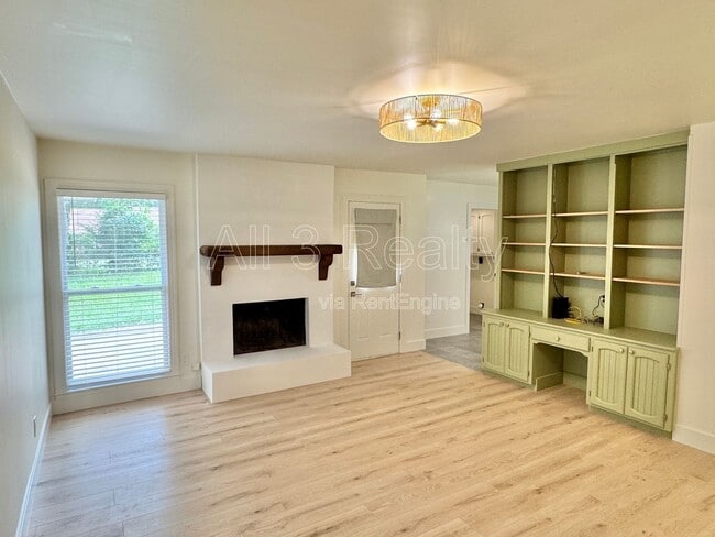 Building Photo - 3224 Little John Dr