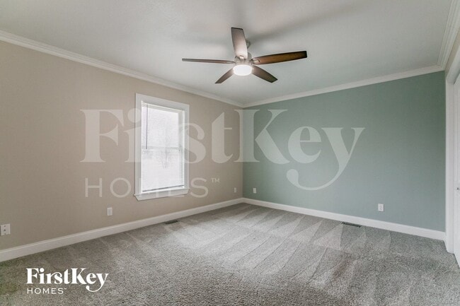 Building Photo - 810 York Dr