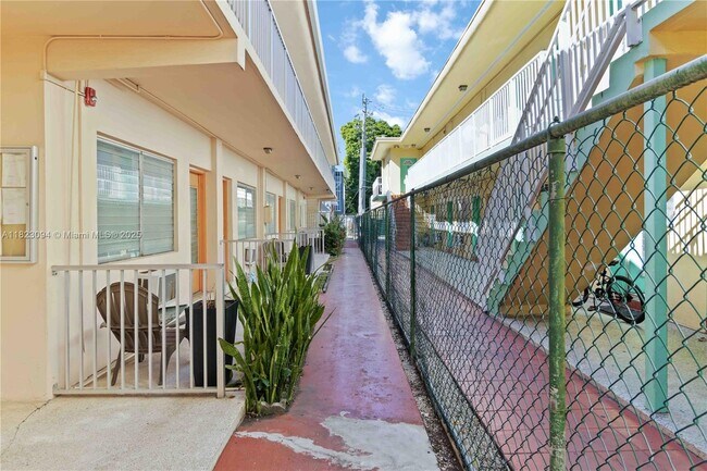 Building Photo - 644 Meridian Ave