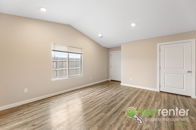 Building Photo - E 69th Ct N Duplex