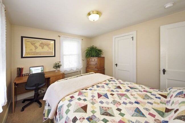 Building Photo - 723 S Allen St