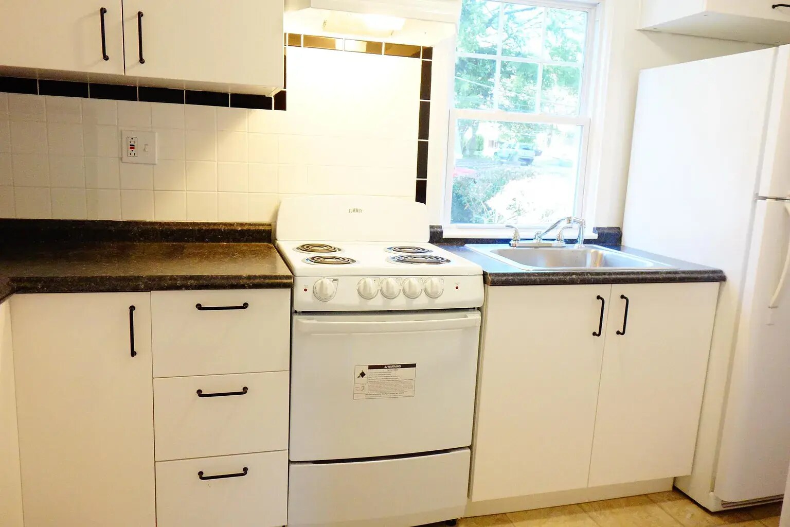 Building Photo - 910 Kennebec Ave