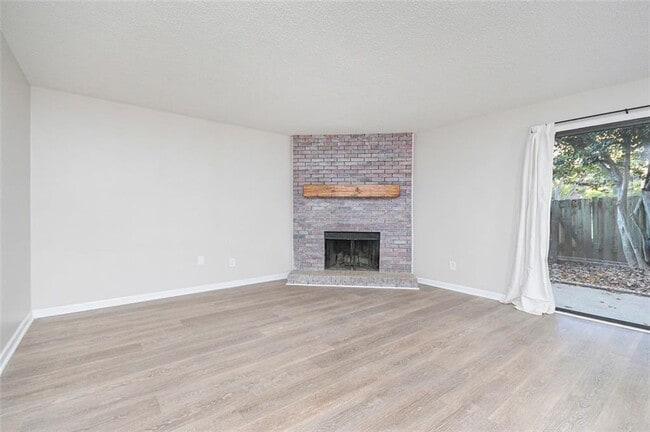 Building Photo - 742 Brentwood Pl